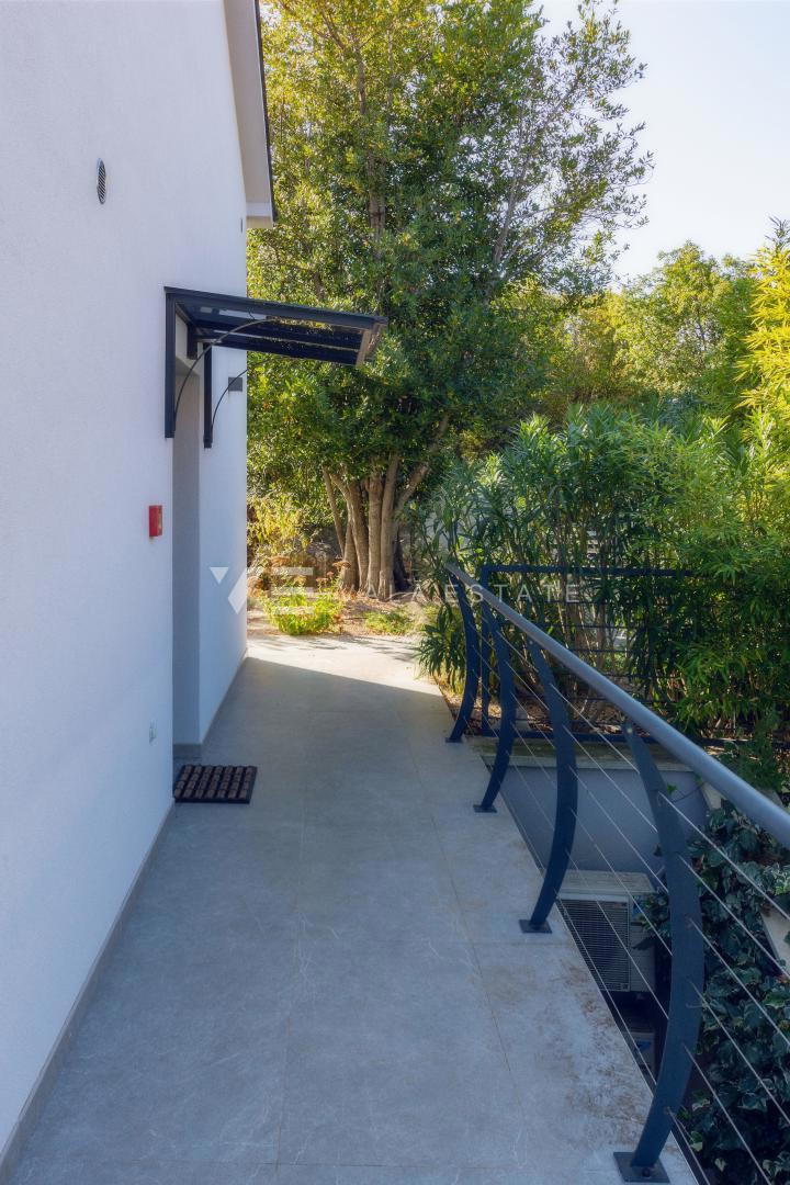 CASA MODERNA INDIPENDENTE CON PISCINA E VISTA MARE
