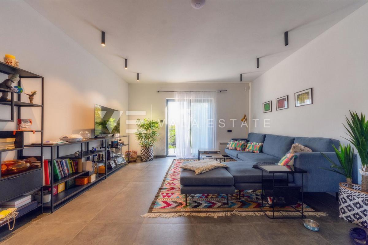 CASA MODERNA INDIPENDENTE CON PISCINA E VISTA MARE