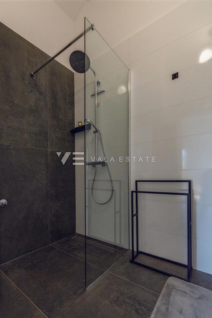 CASA MODERNA INDIPENDENTE CON PISCINA E VISTA MARE