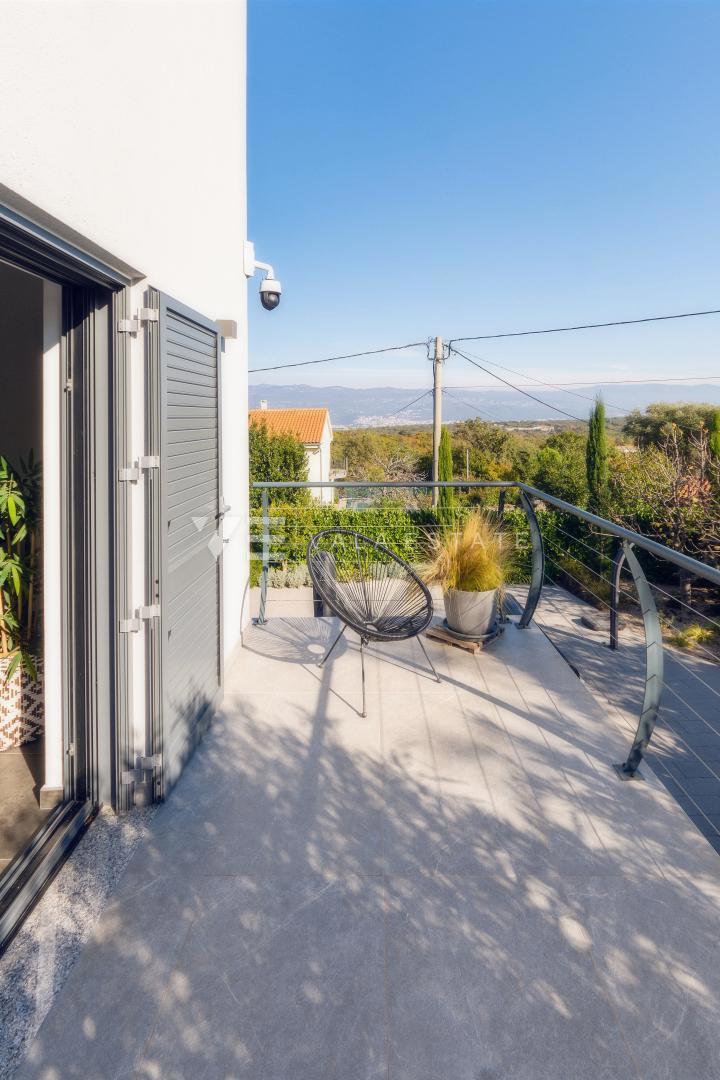 CASA MODERNA INDIPENDENTE CON PISCINA E VISTA MARE
