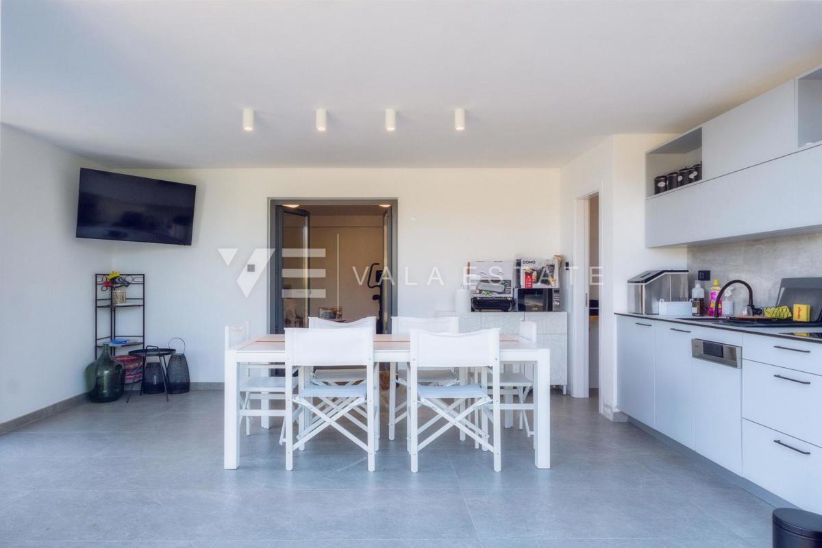 CASA MODERNA INDIPENDENTE CON PISCINA E VISTA MARE