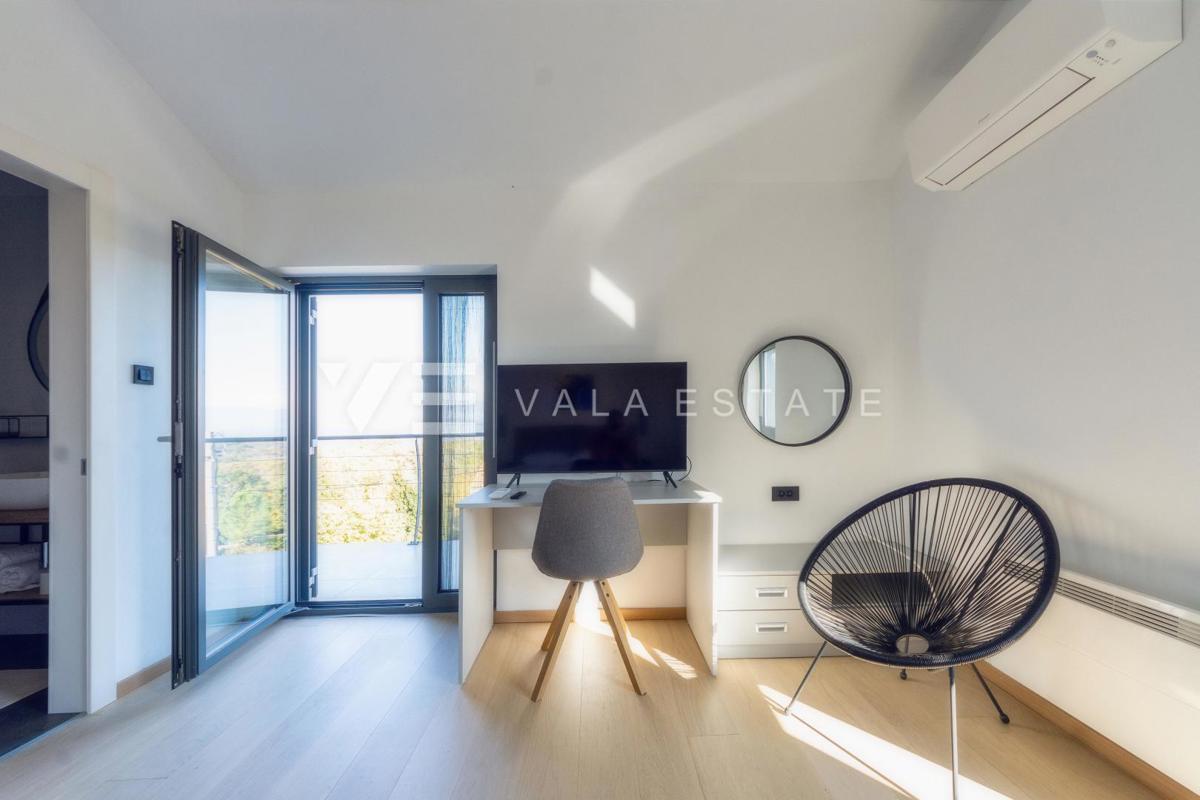 CASA MODERNA INDIPENDENTE CON PISCINA E VISTA MARE