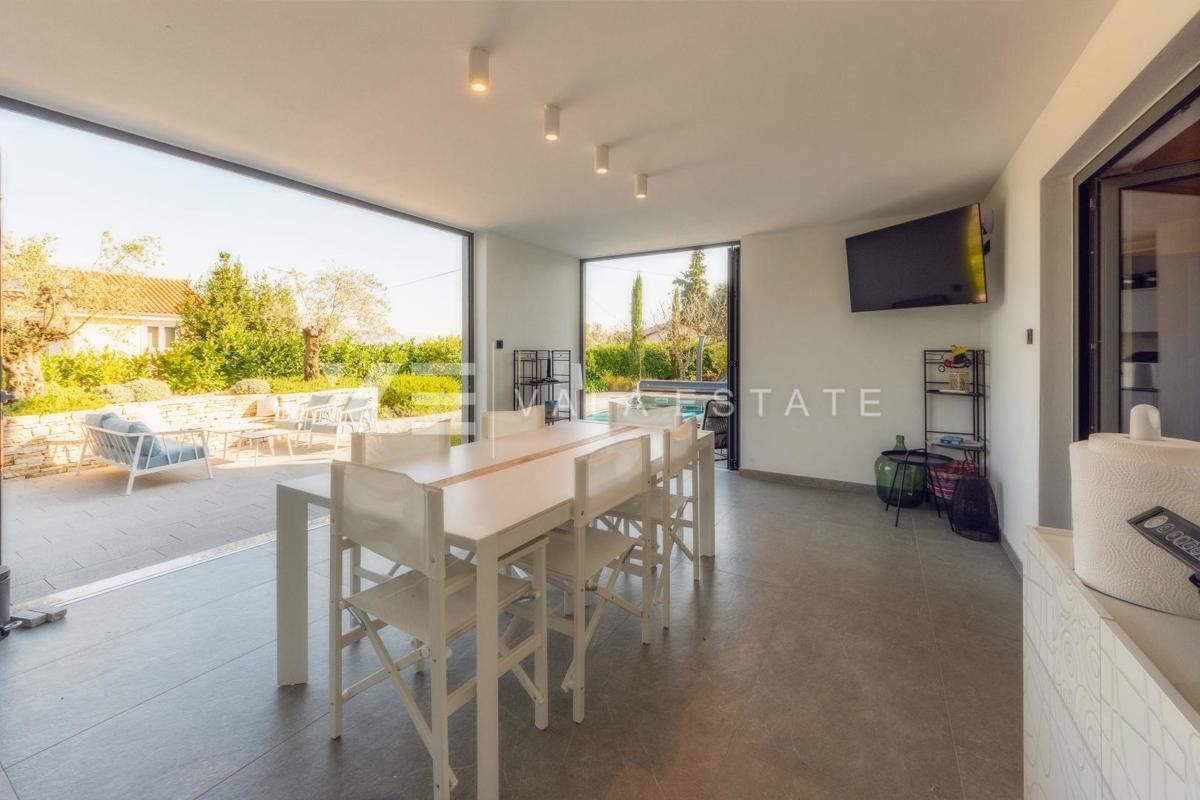 CASA MODERNA INDIPENDENTE CON PISCINA E VISTA MARE