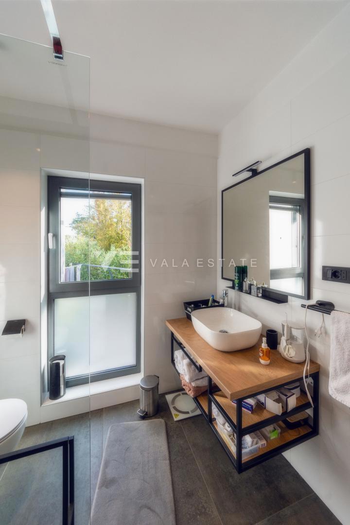 CASA MODERNA INDIPENDENTE CON PISCINA E VISTA MARE