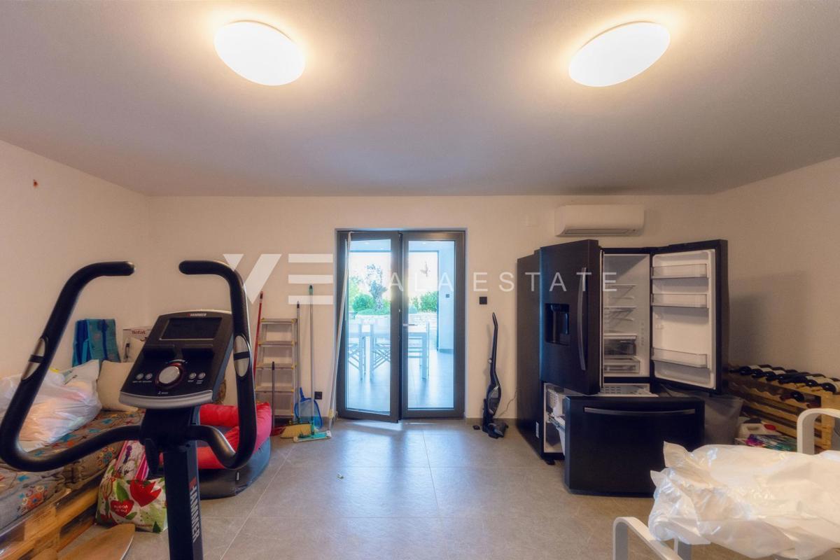 CASA MODERNA INDIPENDENTE CON PISCINA E VISTA MARE