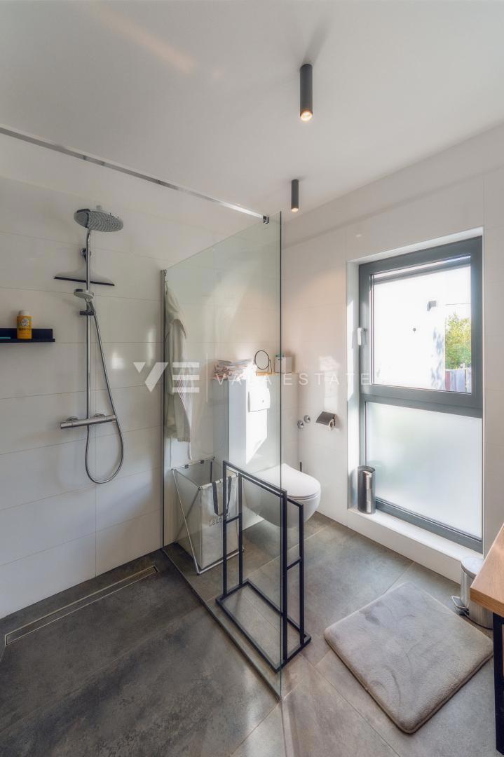 CASA MODERNA INDIPENDENTE CON PISCINA E VISTA MARE