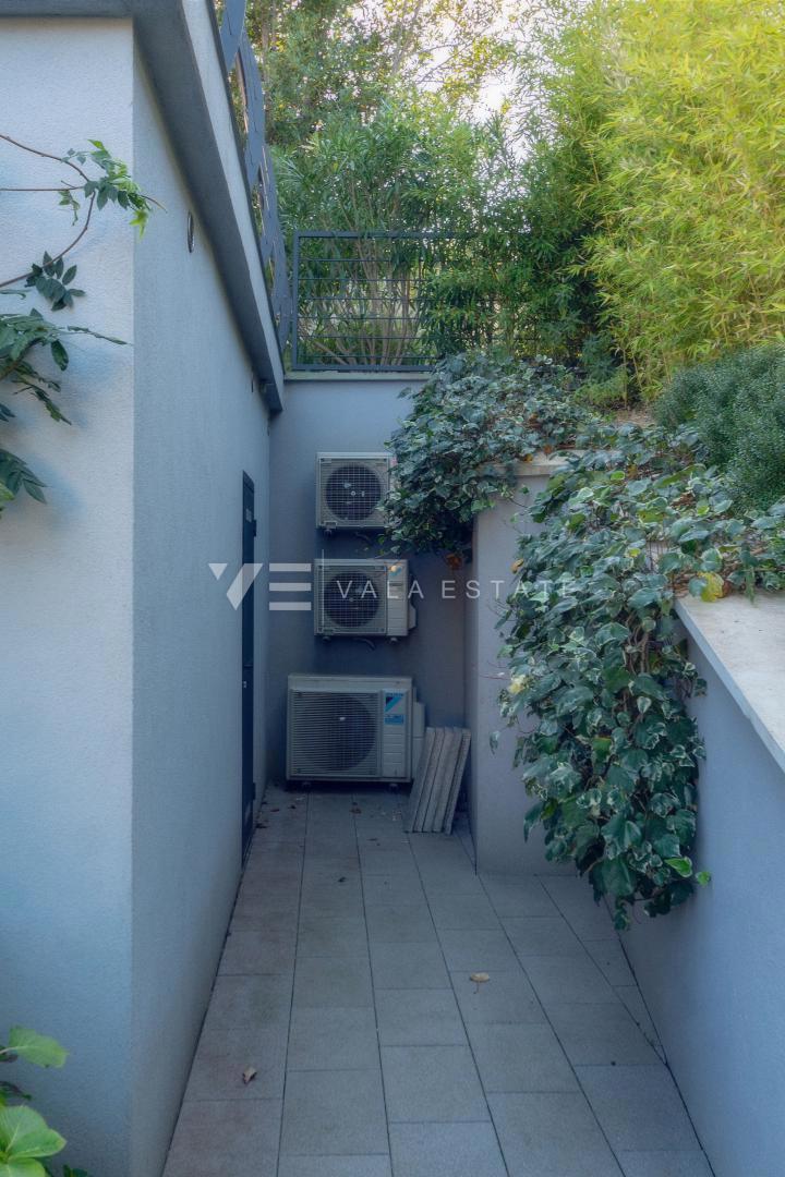CASA MODERNA INDIPENDENTE CON PISCINA E VISTA MARE