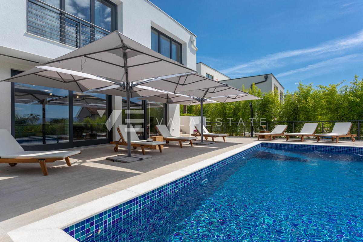VILLA MODERNA INDIPENDENTE CON PISCINA E VISTA MARE