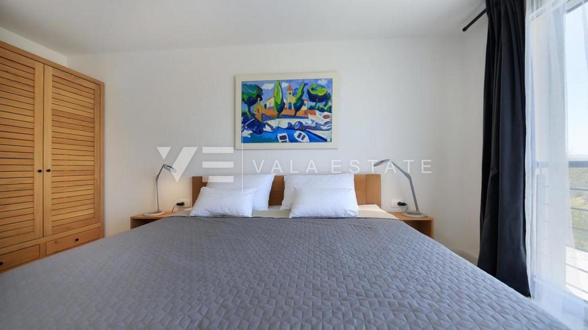 VILLA MODERNA INDIPENDENTE CON PISCINA E VISTA MARE