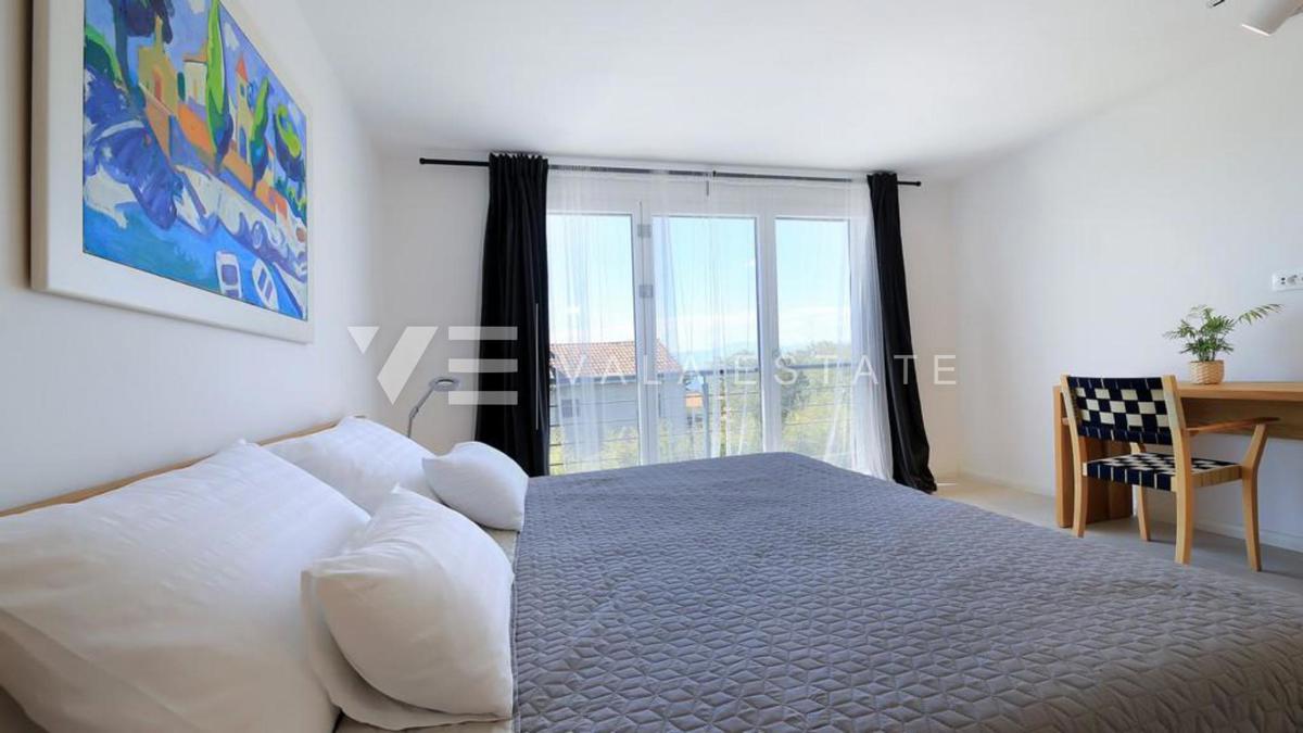 VILLA MODERNA INDIPENDENTE CON PISCINA E VISTA MARE