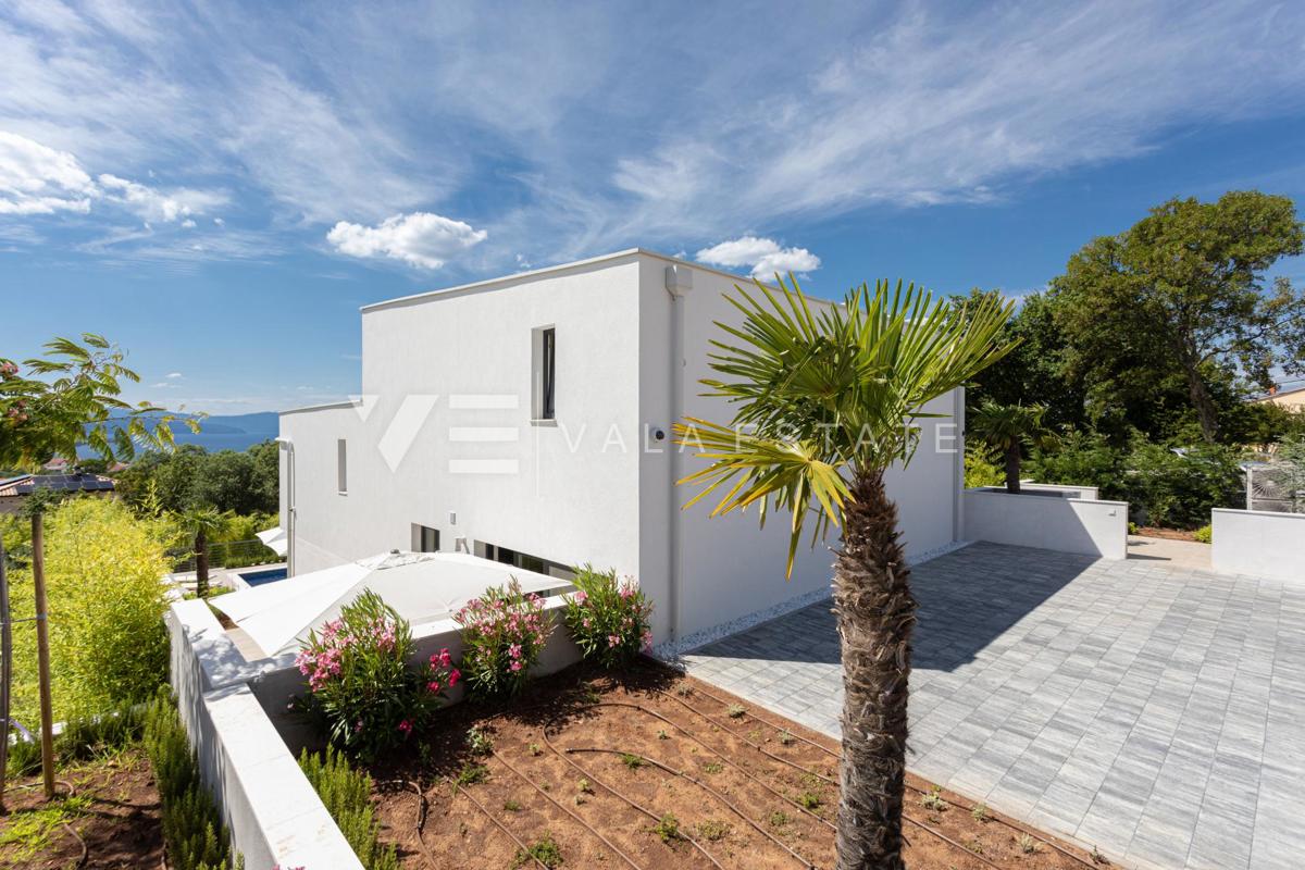 VILLA MODERNA INDIPENDENTE CON PISCINA E VISTA MARE