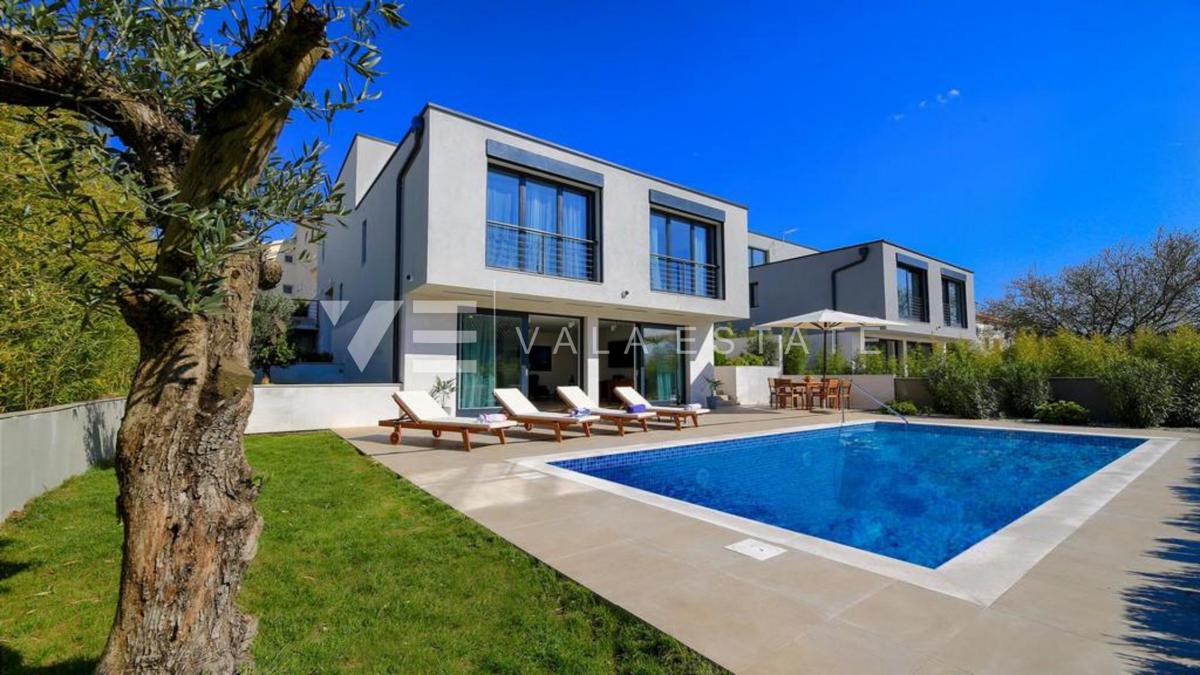 VILLA MODERNA INDIPENDENTE CON PISCINA E VISTA MARE