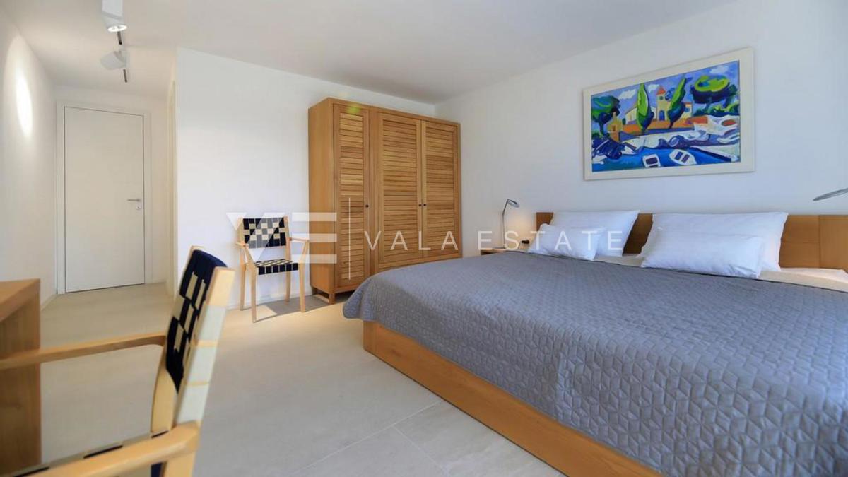 VILLA MODERNA INDIPENDENTE CON PISCINA E VISTA MARE