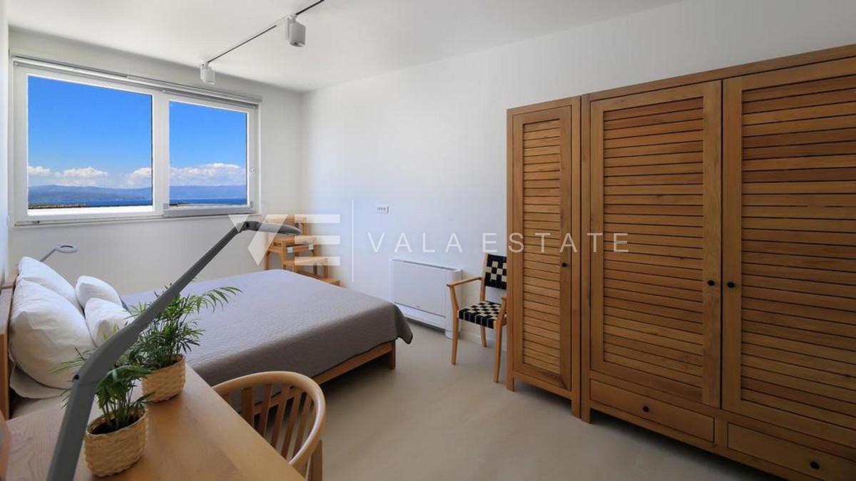 VILLA MODERNA INDIPENDENTE CON PISCINA E VISTA MARE
