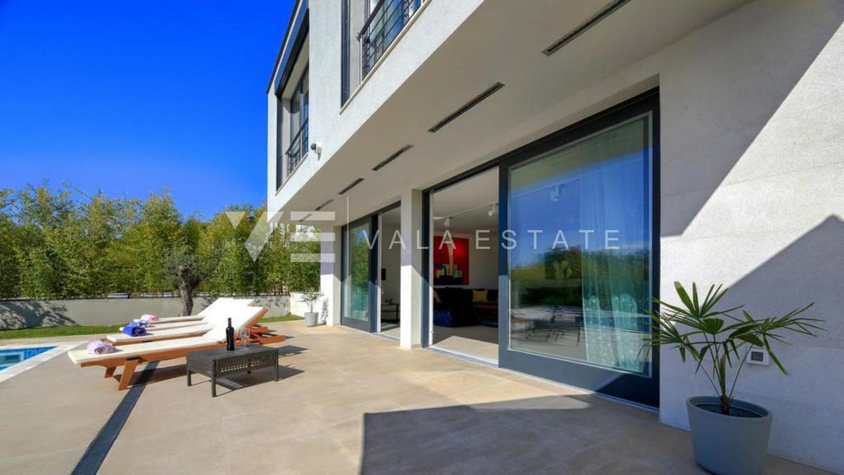 VILLA MODERNA INDIPENDENTE CON PISCINA E VISTA MARE