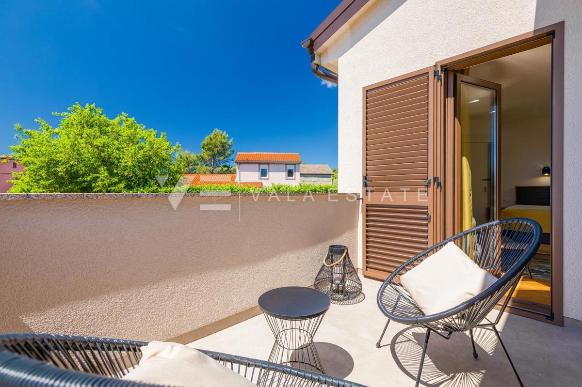 NUOVA CASA INDIPENDENTE CON PISCINA IN POSIZIONE TRANQUILLA