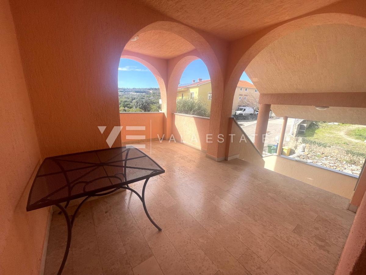 APPARTAMENTO ARREDATO CON UNA CAMERA DA LETTO E VISTA MARE