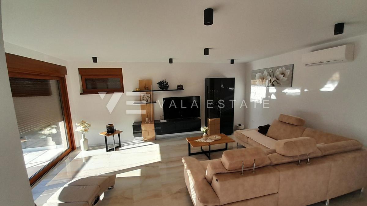 NUOVA CASA INDIPENDENTE CON PISCINA E VISTA MARE