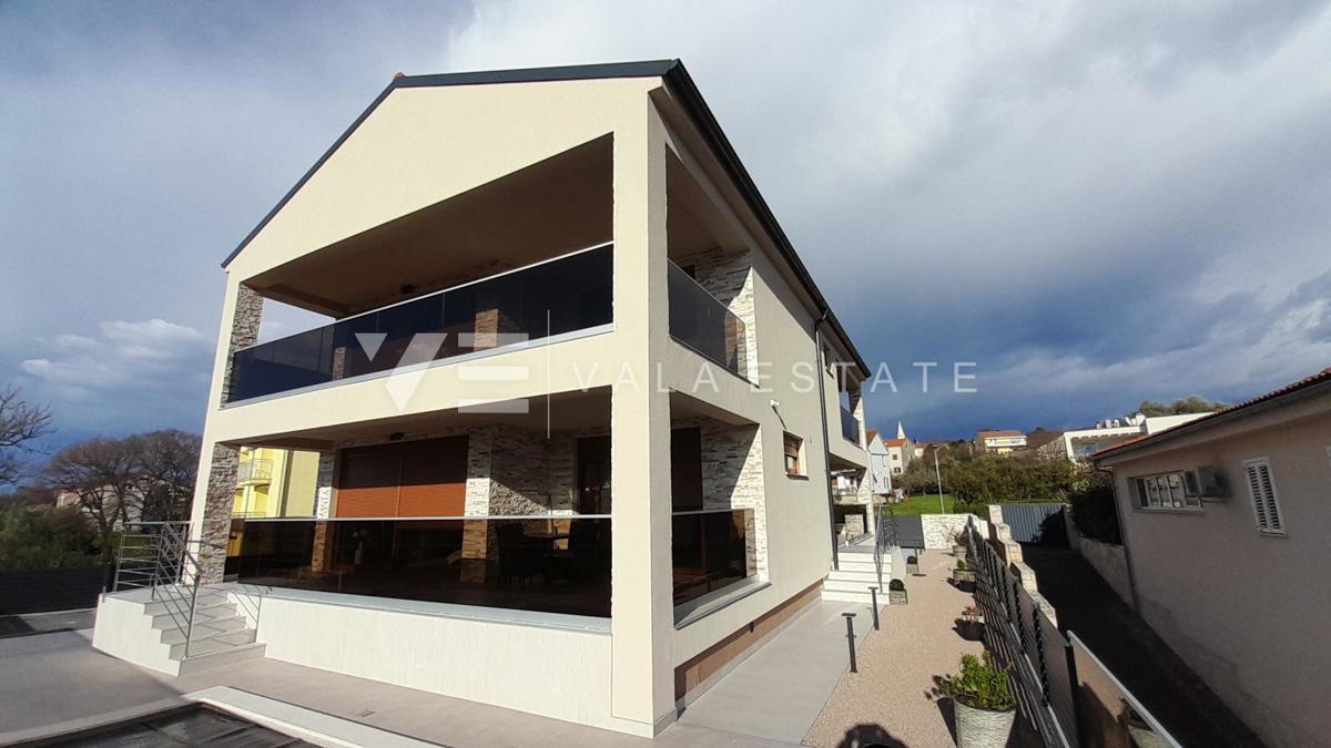 NUOVA CASA INDIPENDENTE CON PISCINA E VISTA MARE