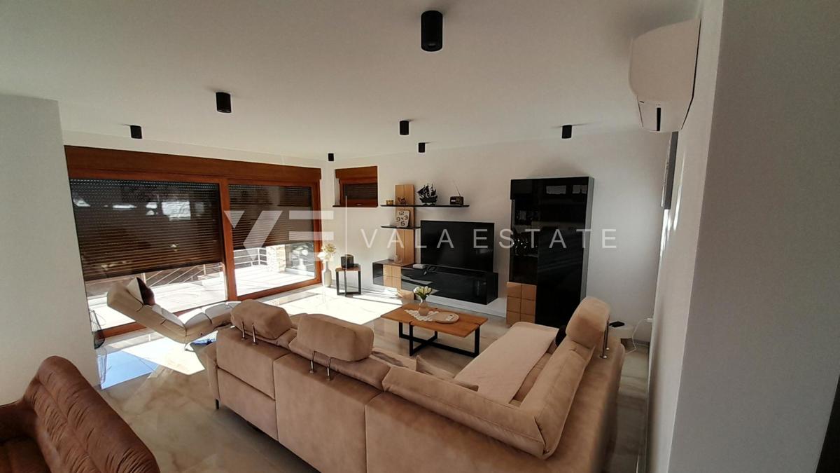 NUOVA CASA INDIPENDENTE CON PISCINA E VISTA MARE