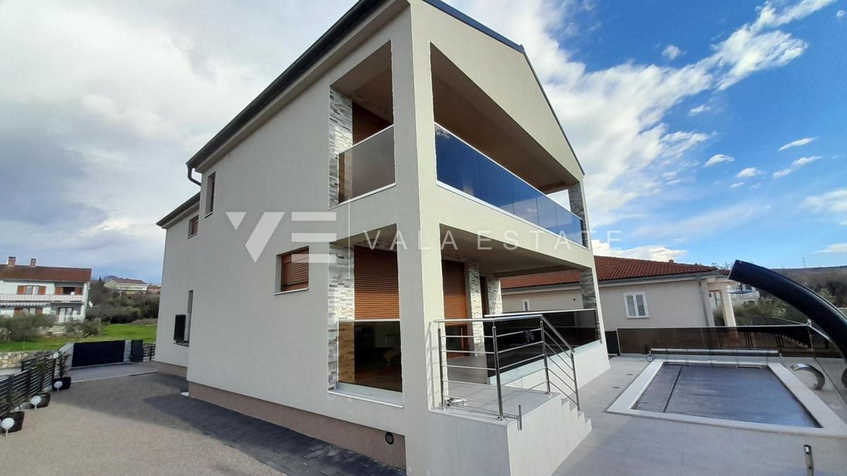 NUOVA CASA INDIPENDENTE CON PISCINA E VISTA MARE