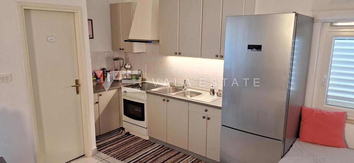 APPARTAMENTO ARREDATO CON UNA CAMERA DA LETTO E VISTA MARE