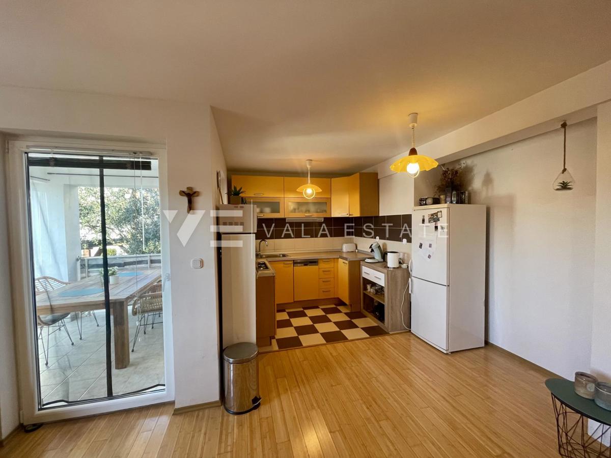 APPARTAMENTO CON DUE CAMERE DA LETTO E VISTA MARE IN UN'OTTIMA POSIZIONE