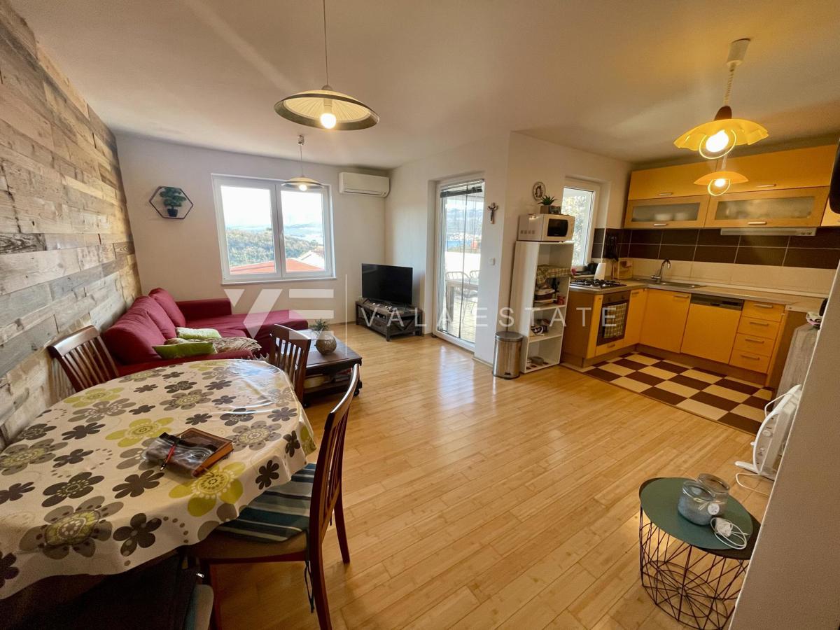 APPARTAMENTO CON DUE CAMERE DA LETTO E VISTA MARE IN UN'OTTIMA POSIZIONE