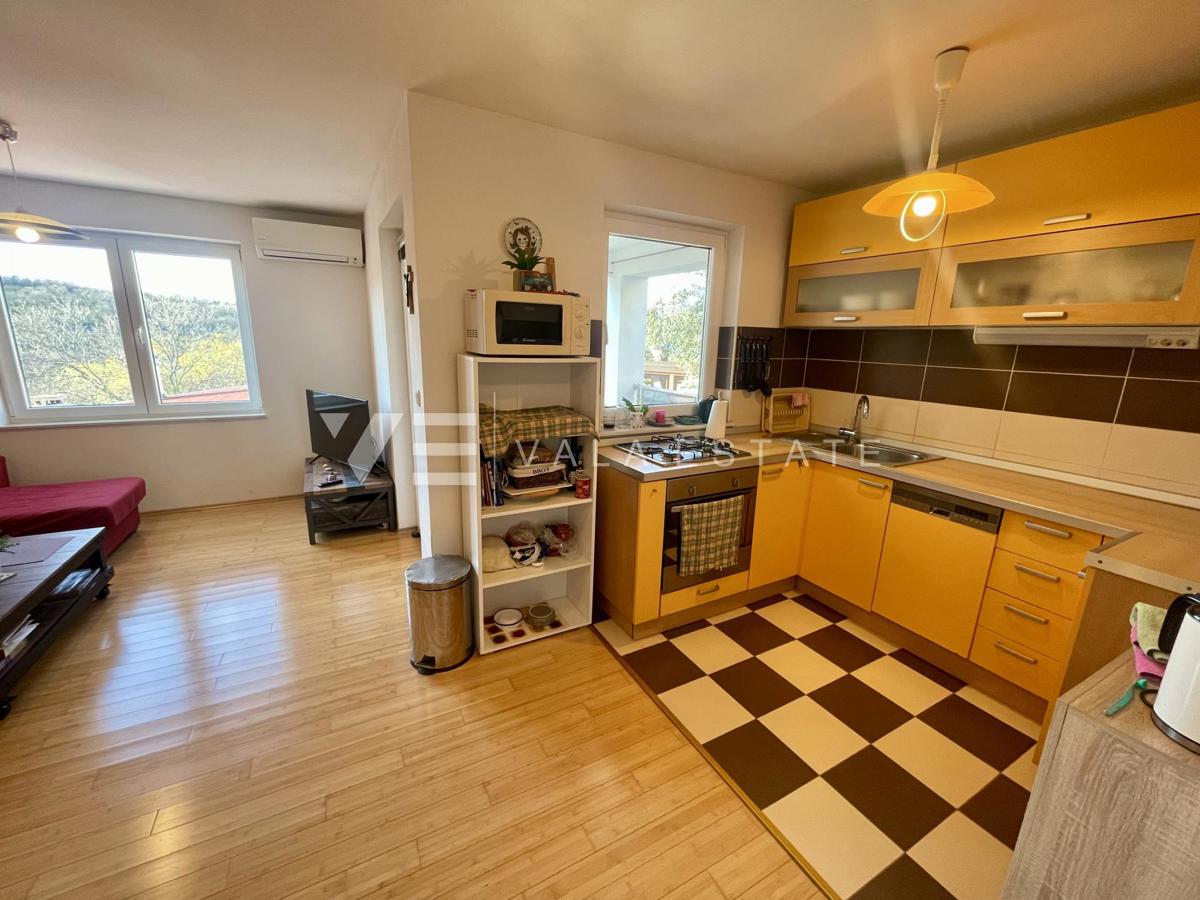 APPARTAMENTO CON DUE CAMERE DA LETTO E VISTA MARE IN UN'OTTIMA POSIZIONE