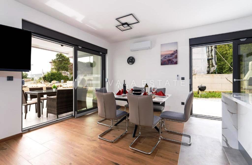 NUOVA CASA BIFAMILIARE CON PISCINA E VISTA MARE