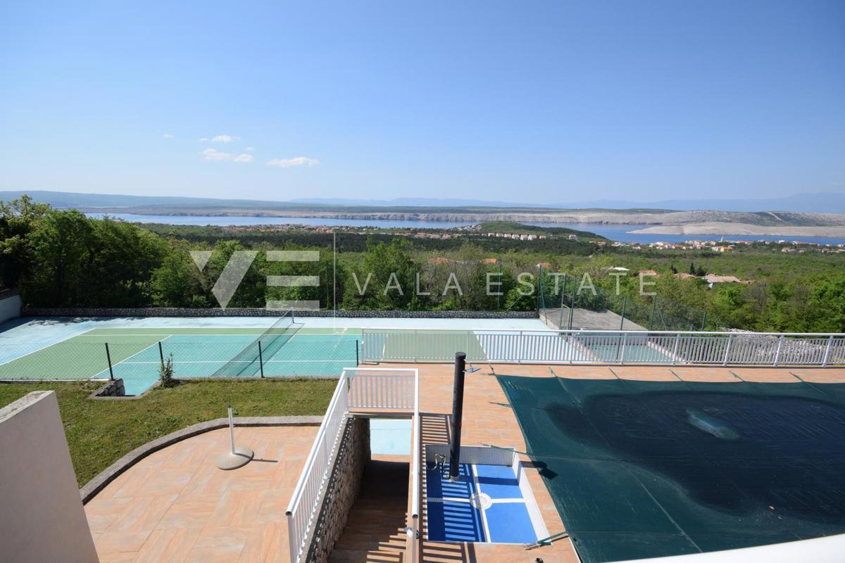 BELLA CASA DI LUSSO CON PISCINA, CAMPO DA TENNIS E APERTA VISTA SUL MARE