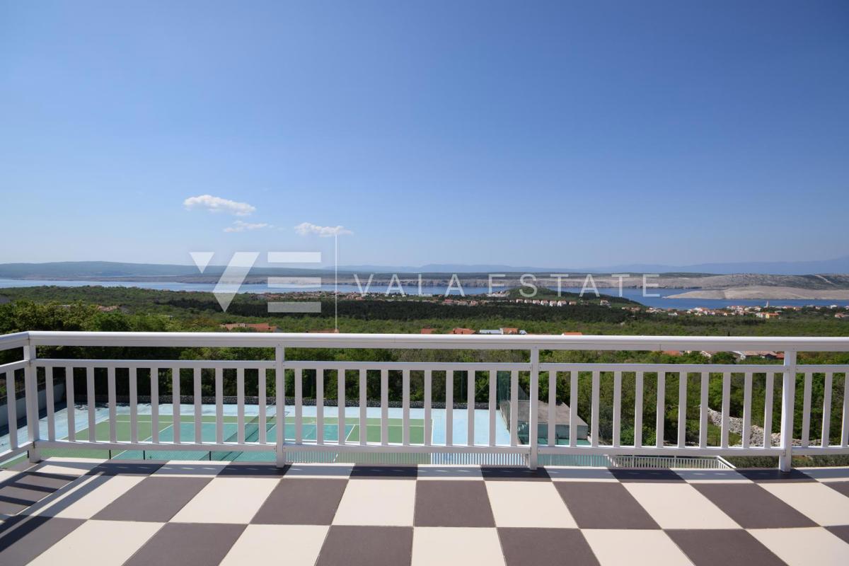 BELLA CASA DI LUSSO CON PISCINA, CAMPO DA TENNIS E APERTA VISTA SUL MARE