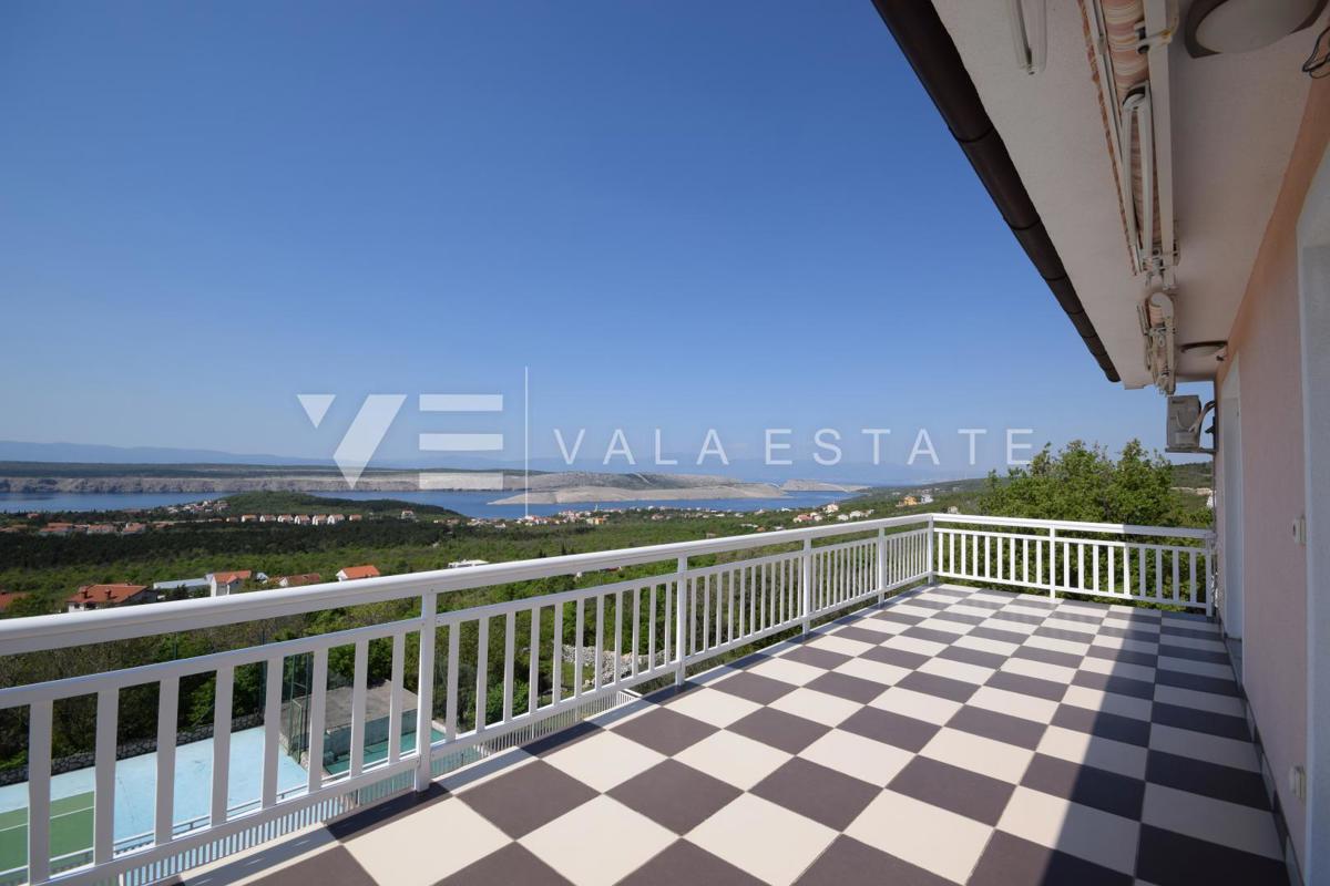 BELLA CASA DI LUSSO CON PISCINA, CAMPO DA TENNIS E APERTA VISTA SUL MARE
