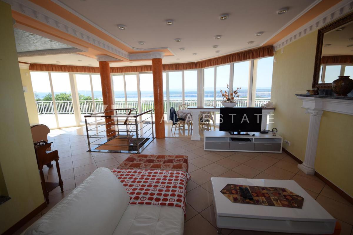BELLA CASA DI LUSSO CON PISCINA, CAMPO DA TENNIS E APERTA VISTA SUL MARE