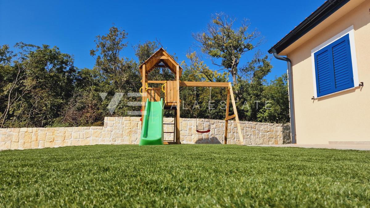 VILLA CON PISCINA IN POSIZIONE TRANQUILLA