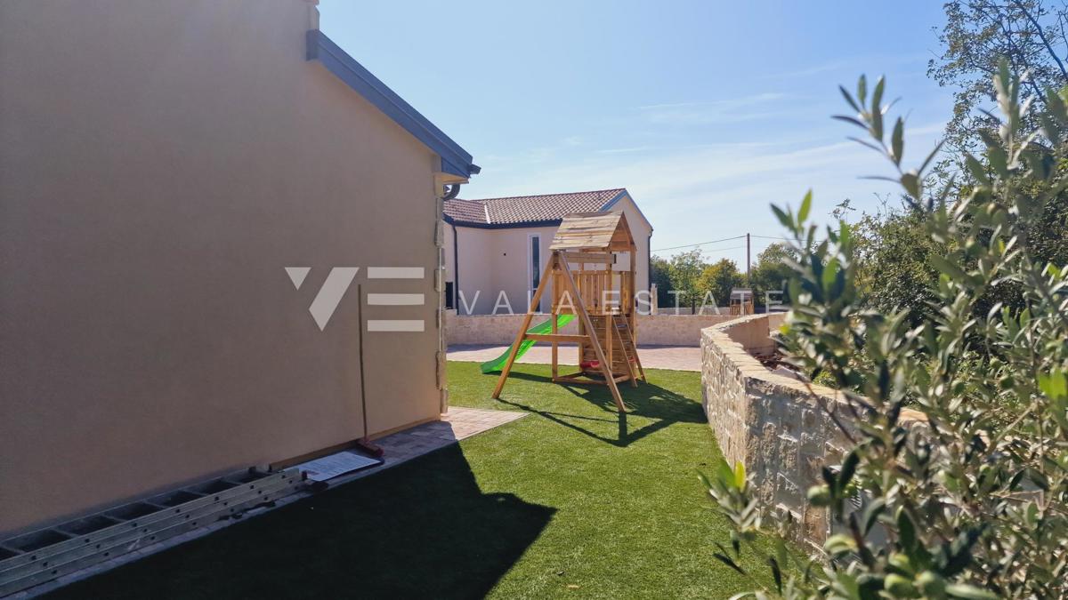 VILLA CON PISCINA IN POSIZIONE TRANQUILLA