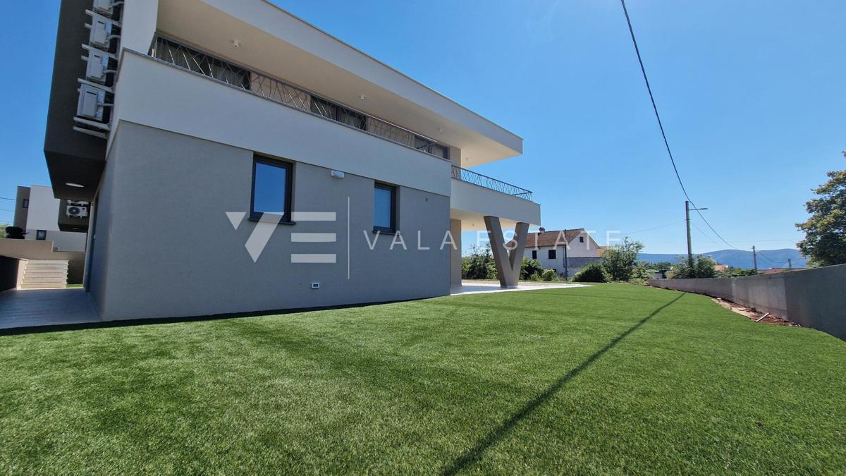 NUOVA VILLA INDIPENDENTE CON PISCINA E VISTA MARE