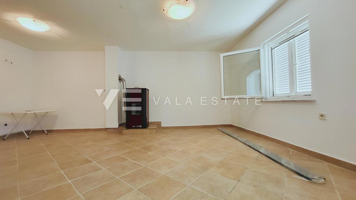 CASA DOPPIA CON GIARDINO IN POSIZIONE TRANQUILLA
