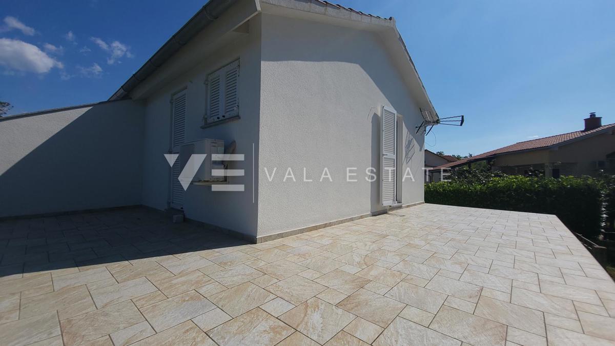 CASA DOPPIA CON GIARDINO IN POSIZIONE TRANQUILLA