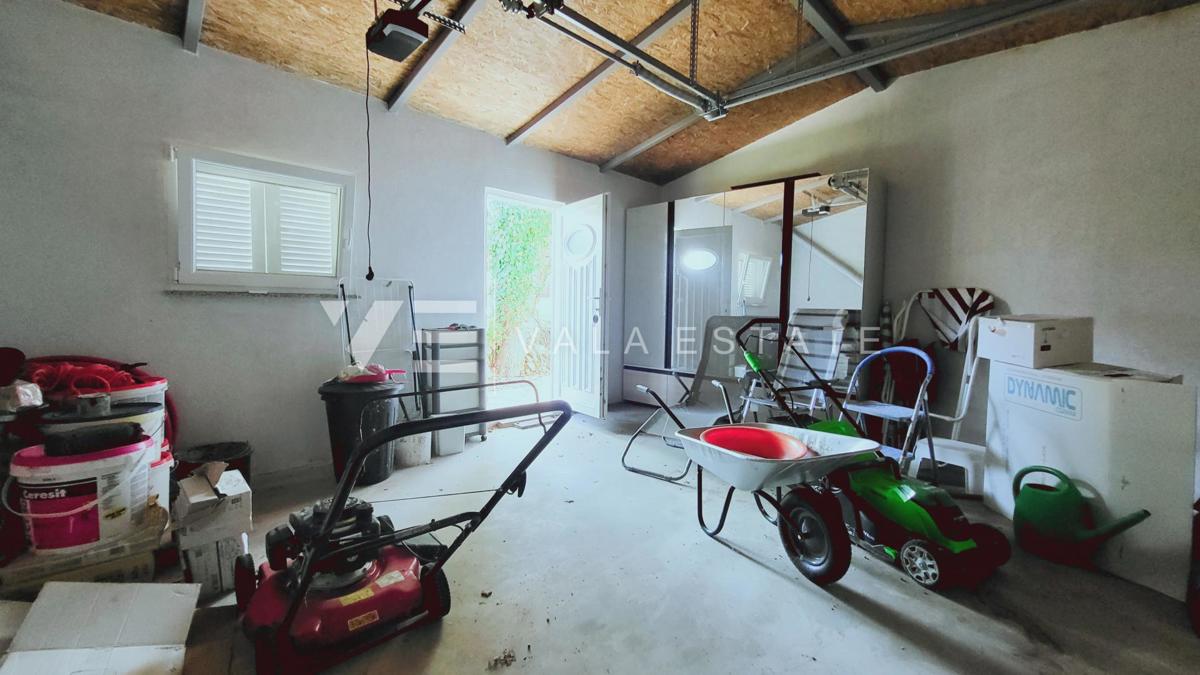CASA DOPPIA CON GIARDINO IN POSIZIONE TRANQUILLA