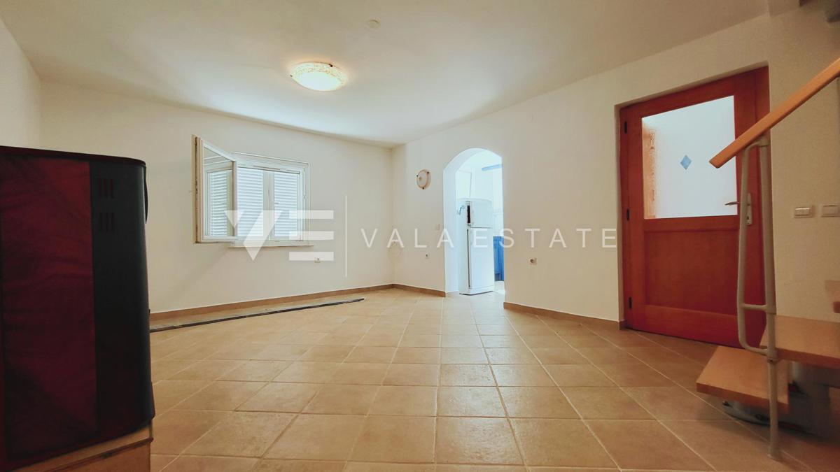 CASA DOPPIA CON GIARDINO IN POSIZIONE TRANQUILLA