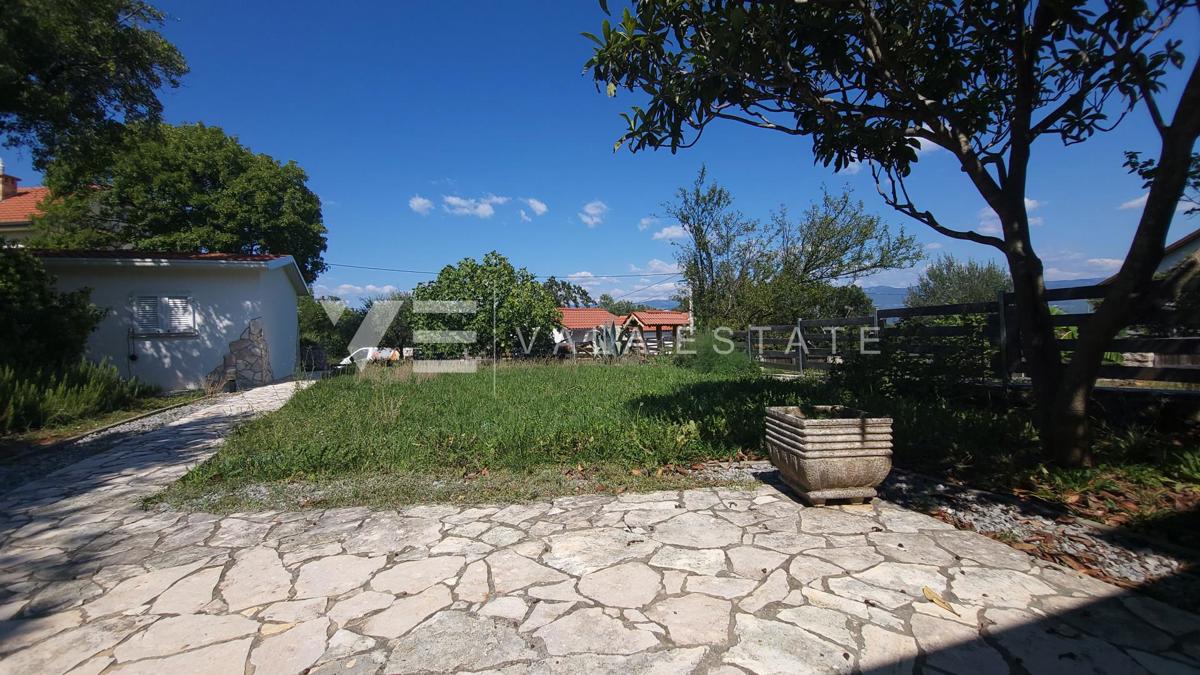 CASA DOPPIA CON GIARDINO IN POSIZIONE TRANQUILLA