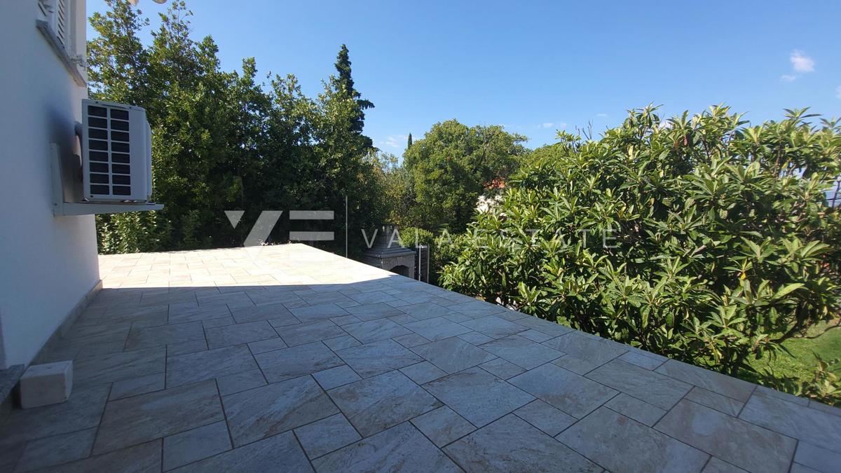 CASA DOPPIA CON GIARDINO IN POSIZIONE TRANQUILLA