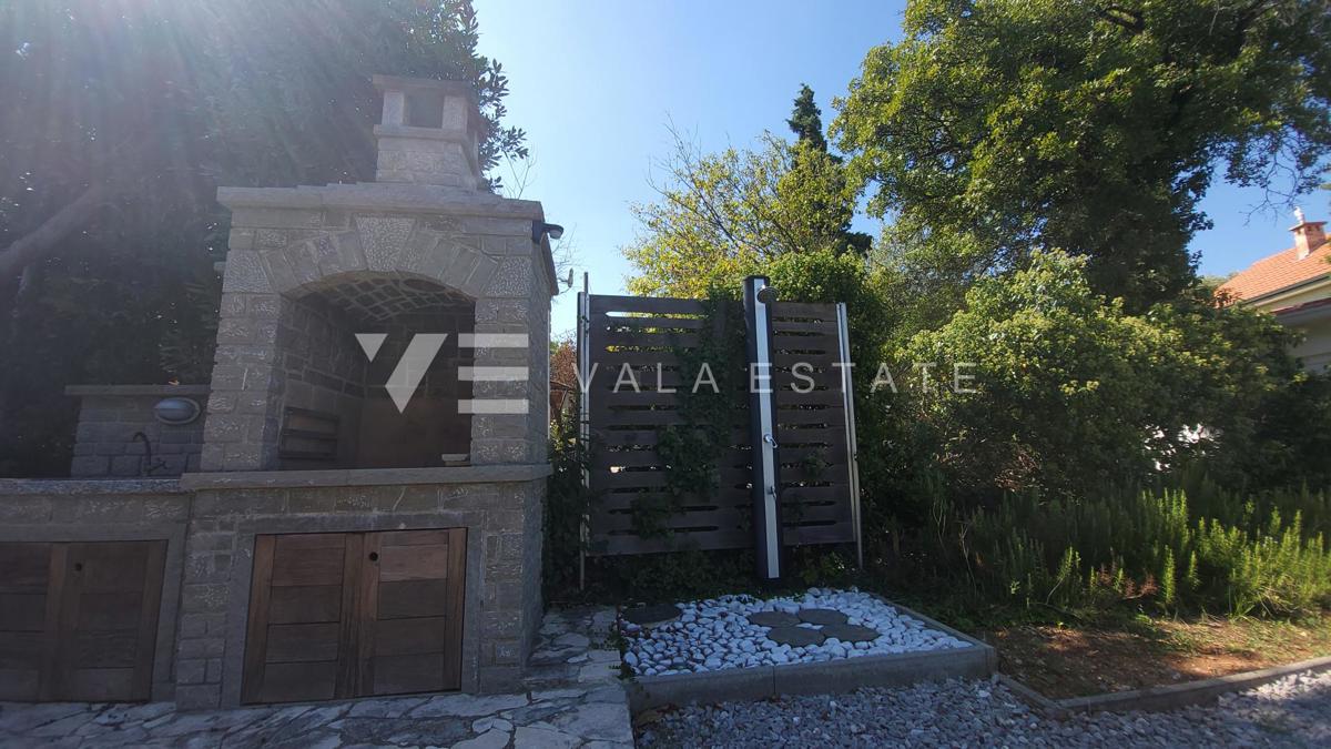 CASA DOPPIA CON GIARDINO IN POSIZIONE TRANQUILLA