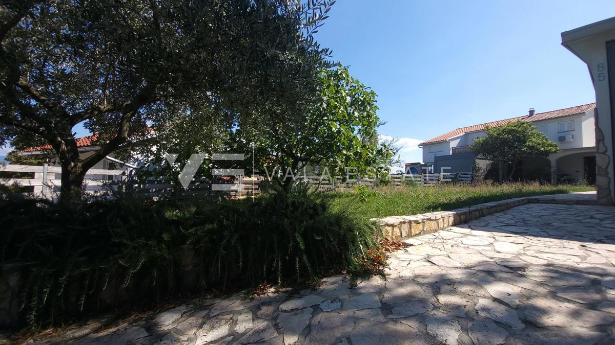 CASA DOPPIA CON GIARDINO IN POSIZIONE TRANQUILLA