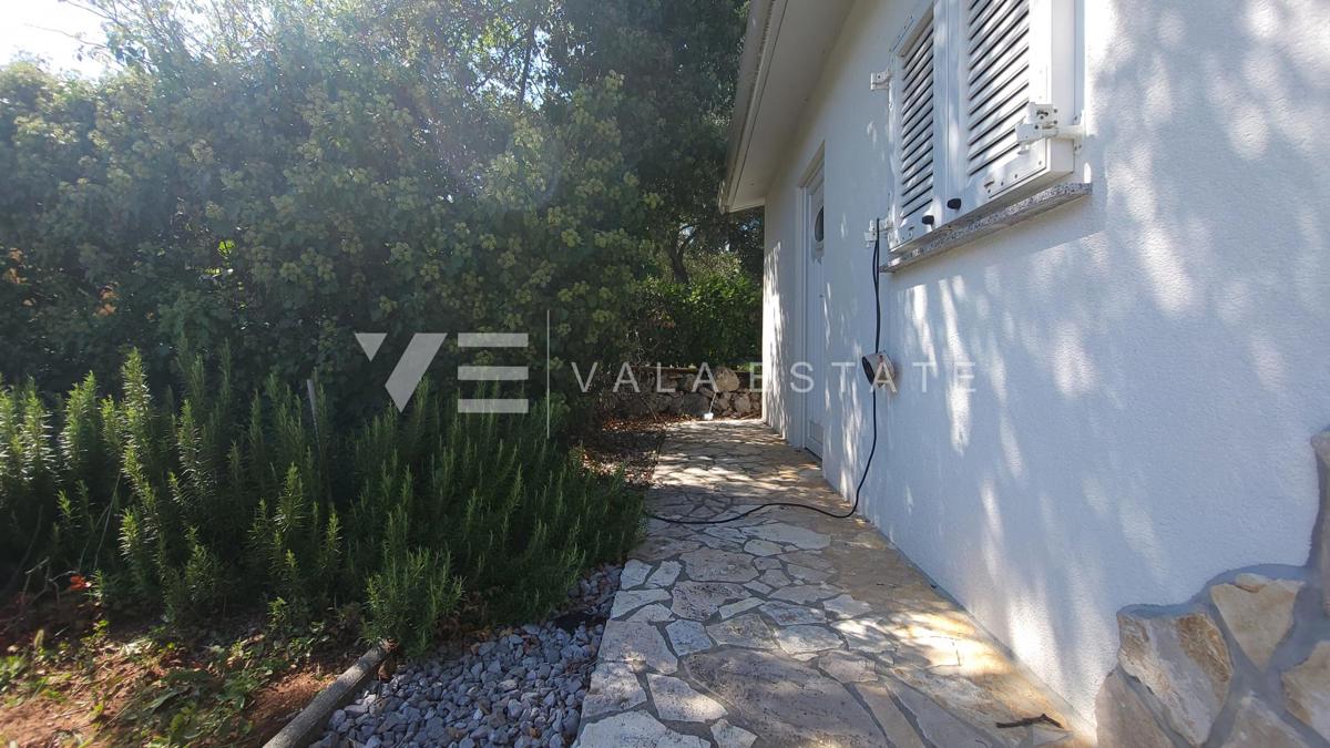 CASA DOPPIA CON GIARDINO IN POSIZIONE TRANQUILLA