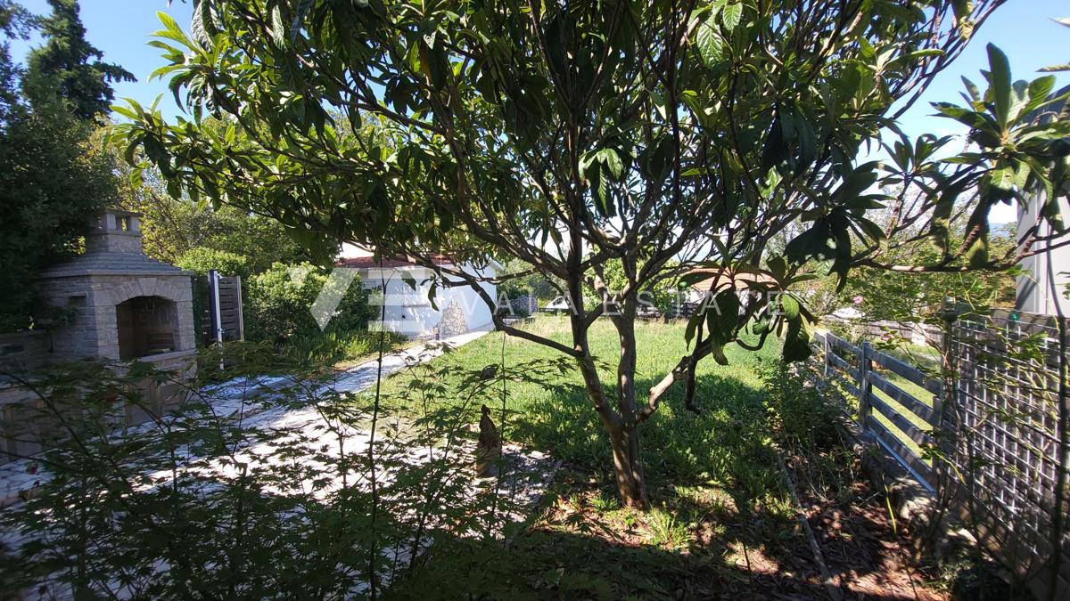 CASA DOPPIA CON GIARDINO IN POSIZIONE TRANQUILLA