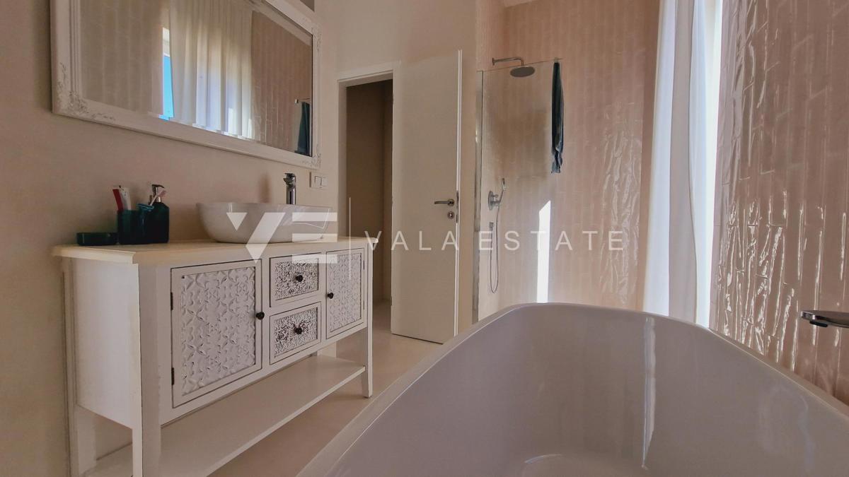 NUOVA VILLA MEDITERRANEA CON PISCINA E VISTA MARE