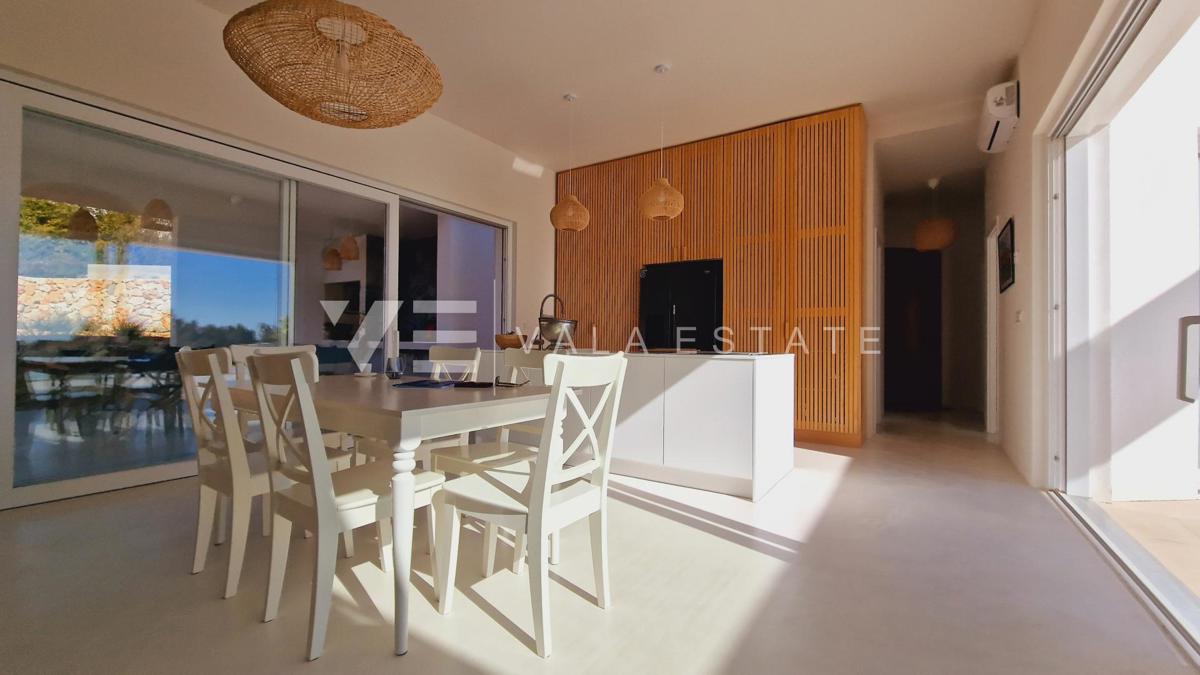 NUOVA VILLA MEDITERRANEA CON PISCINA E VISTA MARE