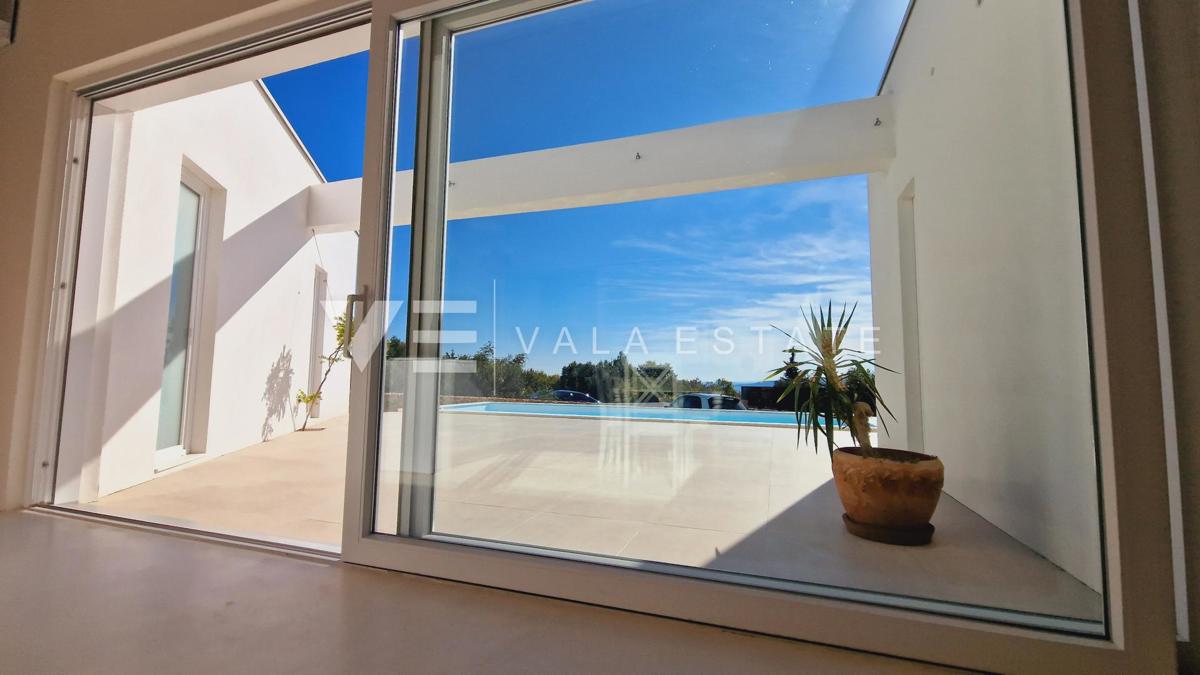 NUOVA VILLA MEDITERRANEA CON PISCINA E VISTA MARE